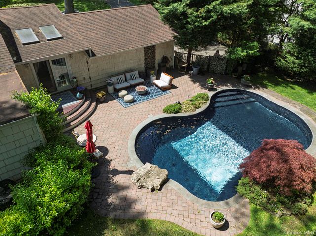 5 The Hemlocks, Roslyn Estates, NY 11577