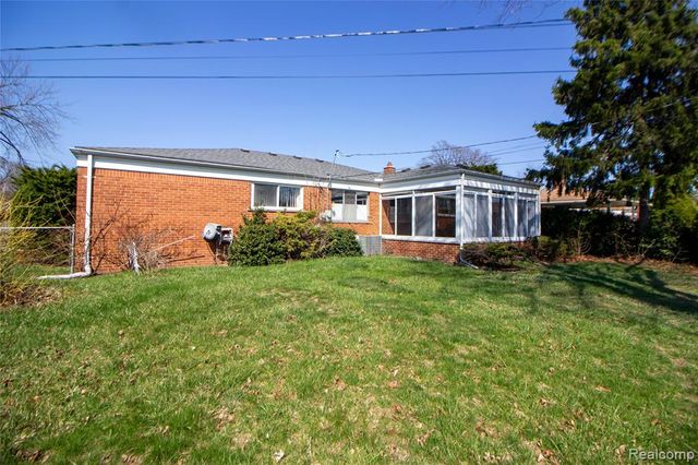 4558 Sudbury Drive, Warren, MI 48092