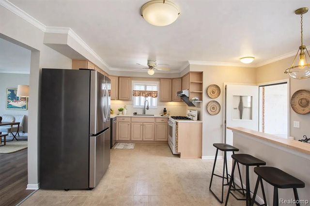 4558 Sudbury Drive, Warren, MI 48092