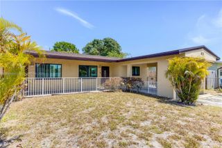 821 NW 41st St B, Oakland Park, FL 33309