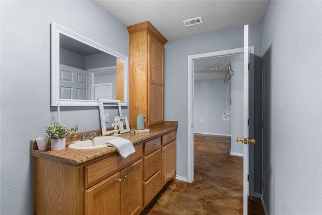 702 Main Street, Windom, TX 75492