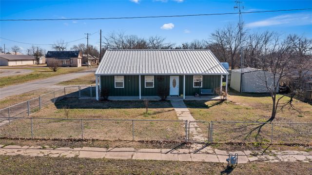 702 Main Street, Windom, TX 75492