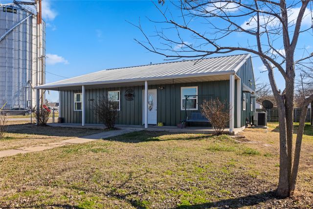 702 Main Street, Windom, TX 75492