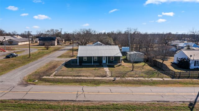 702 Main Street, Windom, TX 75492