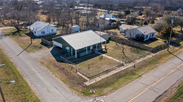 702 Main Street, Windom, TX 75492