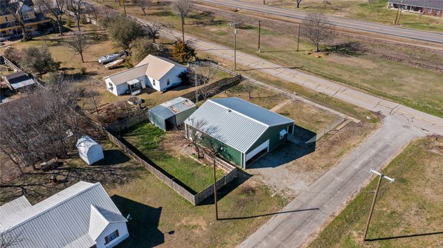702 Main Street, Windom, TX 75492