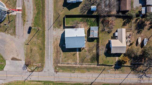 702 Main Street, Windom, TX 75492