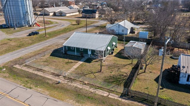 702 Main Street, Windom, TX 75492