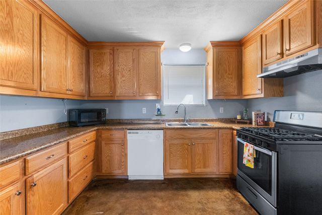 702 Main Street, Windom, TX 75492