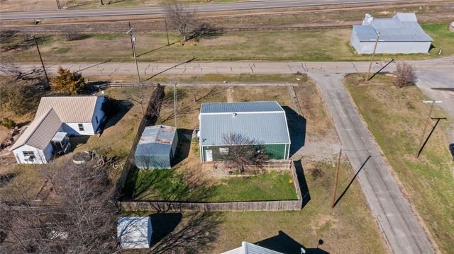 702 Main Street, Windom, TX 75492