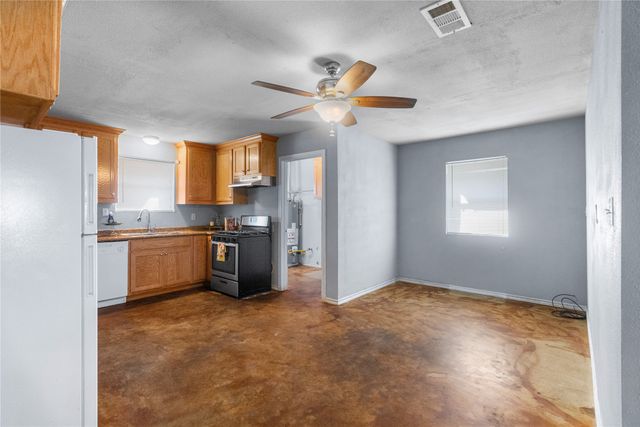 702 Main Street, Windom, TX 75492