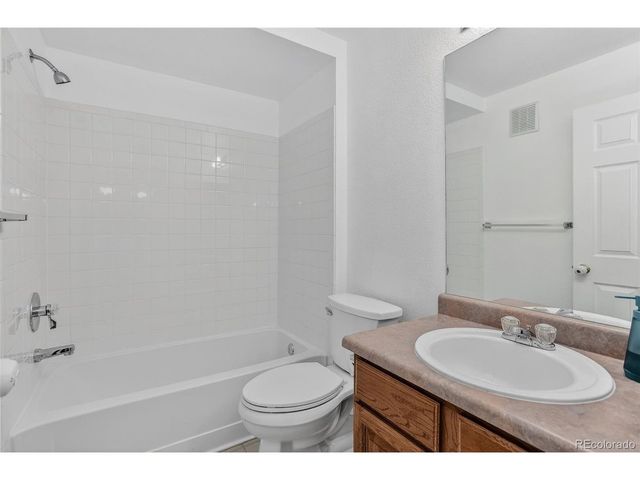 5667 S Urban St 102, Littleton, CO 80127