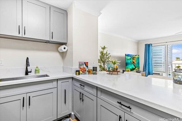 731 Amana Street 904, Honolulu, HI 96814