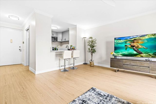 731 Amana Street 904, Honolulu, HI 96814