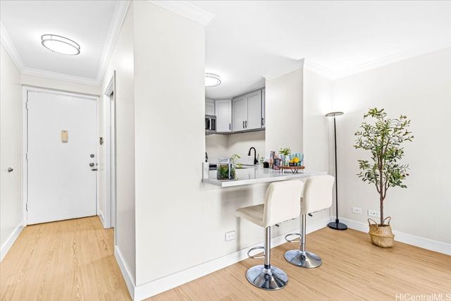 731 Amana Street 904, Honolulu, HI 96814