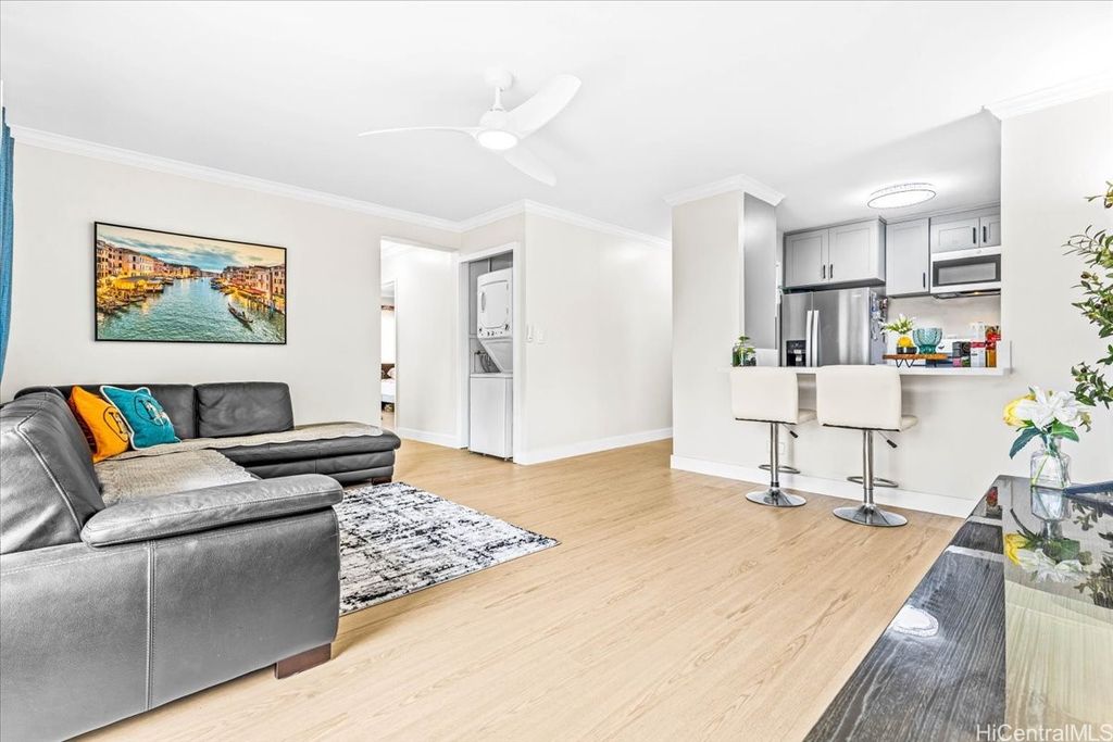 731 Amana Street 904, Honolulu, HI 96814