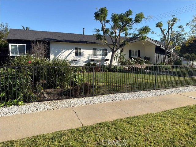 12472 Woodlawn Avenue, Tustin, CA 92780