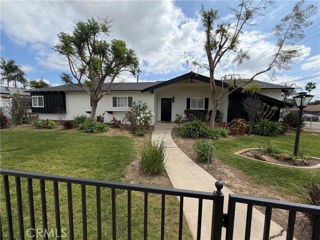 12472 Woodlawn Avenue, Tustin, CA 92780