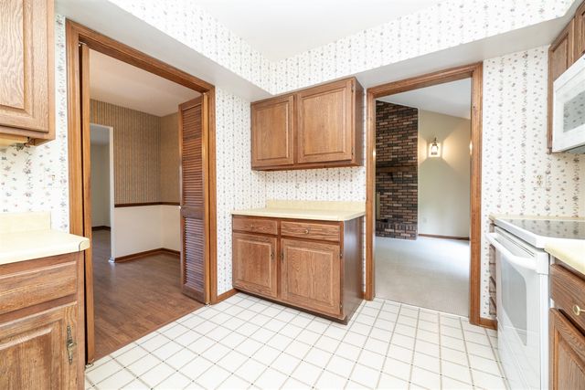 6124 Old Log Trail, Kalamazoo, MI 49009
