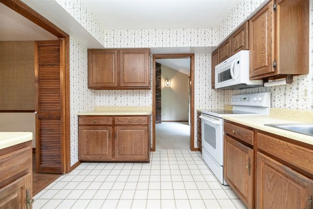 6124 Old Log Trail, Kalamazoo, MI 49009