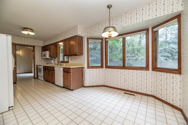 6124 Old Log Trail, Kalamazoo, MI 49009
