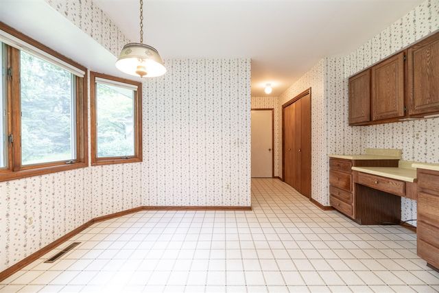 6124 Old Log Trail, Kalamazoo, MI 49009