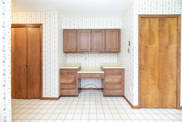 6124 Old Log Trail, Kalamazoo, MI 49009