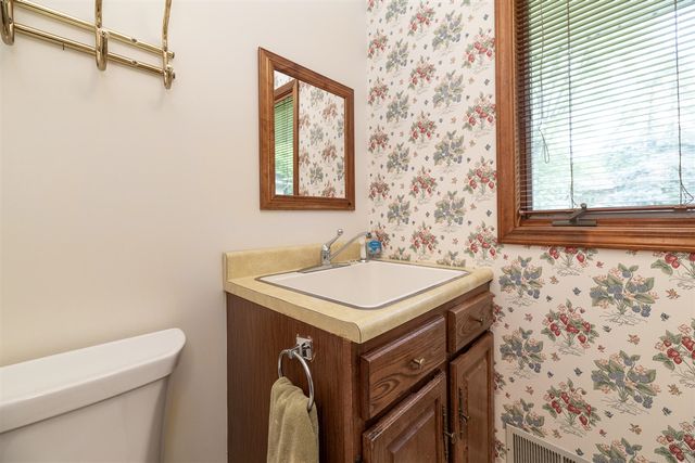 6124 Old Log Trail, Kalamazoo, MI 49009