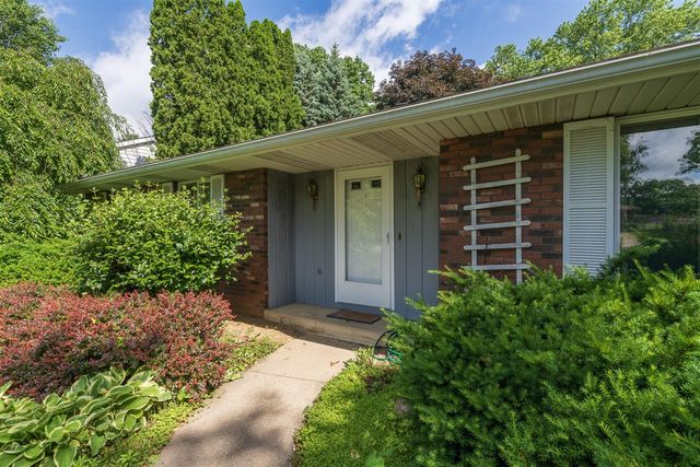 6124 Old Log Trail, Kalamazoo, MI 49009