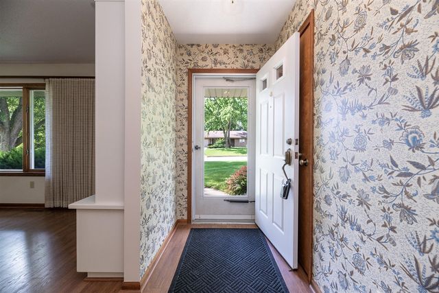 6124 Old Log Trail, Kalamazoo, MI 49009