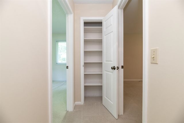 6124 Old Log Trail, Kalamazoo, MI 49009