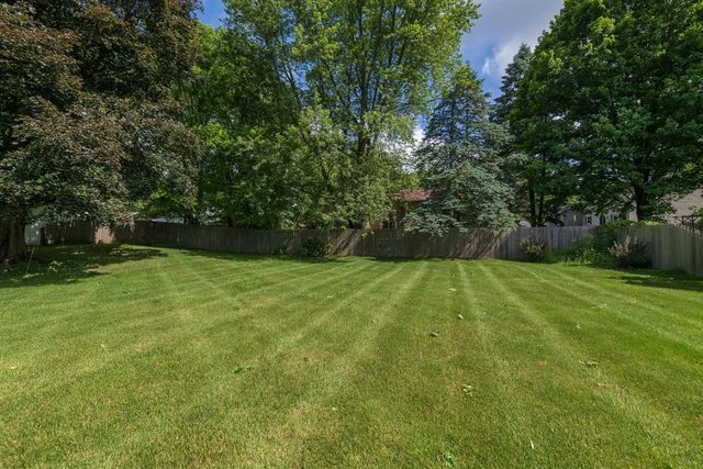 6124 Old Log Trail, Kalamazoo, MI 49009