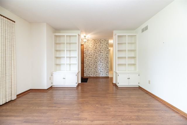 6124 Old Log Trail, Kalamazoo, MI 49009