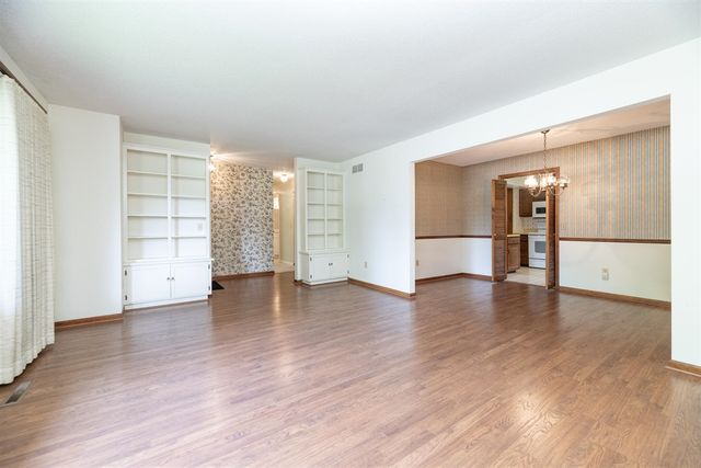 6124 Old Log Trail, Kalamazoo, MI 49009