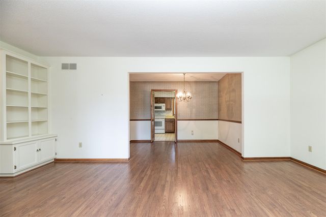 6124 Old Log Trail, Kalamazoo, MI 49009