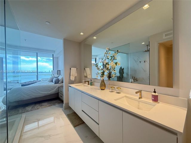 700 NE 24th St 1002, Miami, FL 33137