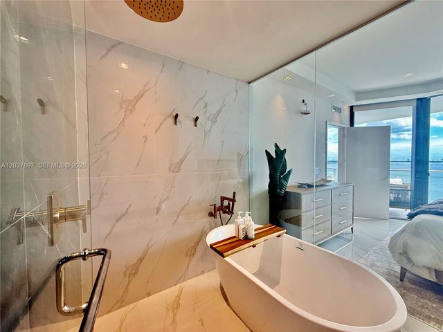 700 NE 24th St 1002, Miami, FL 33137