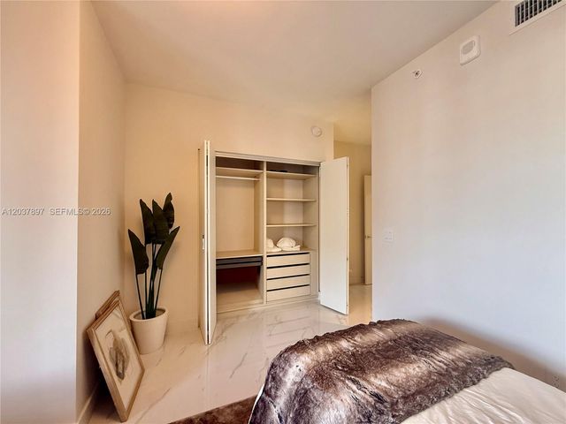 700 NE 24th St 1002, Miami, FL 33137