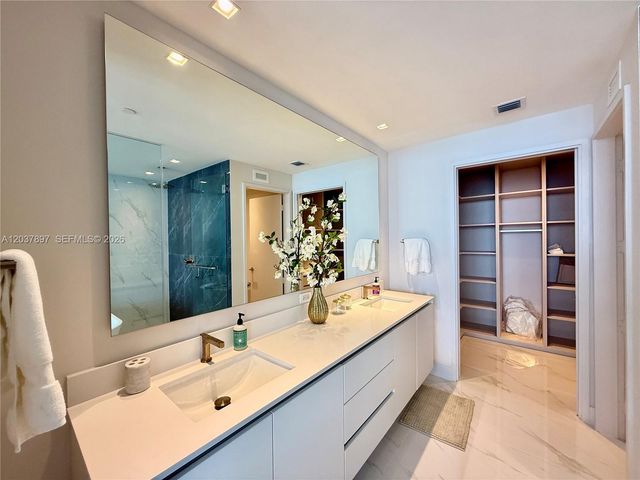 700 NE 24th St 1002, Miami, FL 33137