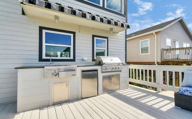 22108 Zapata, Galveston, TX 77554