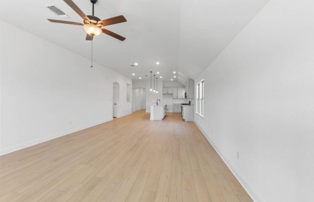 6517 Apache Plum LN, Spicewood, TX 78669