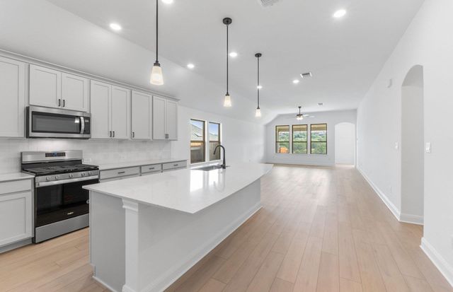 6517 Apache Plum LN, Spicewood, TX 78669