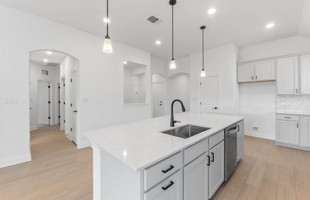 6517 Apache Plum LN, Spicewood, TX 78669