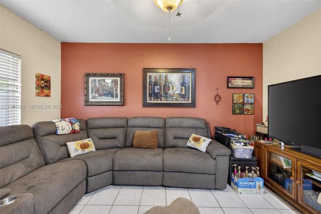 6008 N Golden Beauty Ln, Tamarac, FL 33321