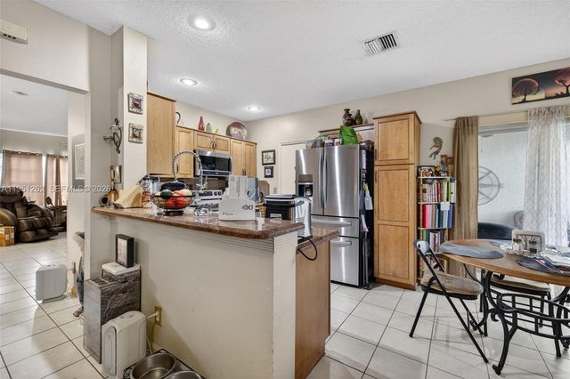 6008 N Golden Beauty Ln, Tamarac, FL 33321