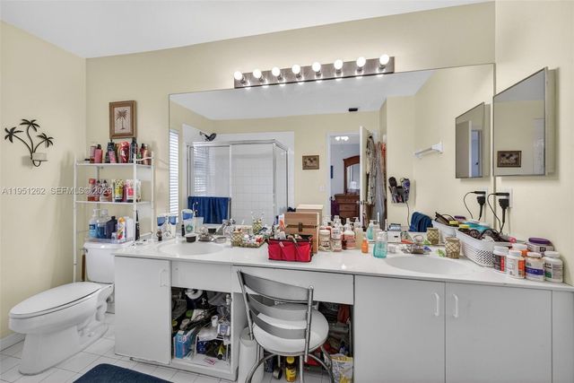 6008 N Golden Beauty Ln, Tamarac, FL 33321