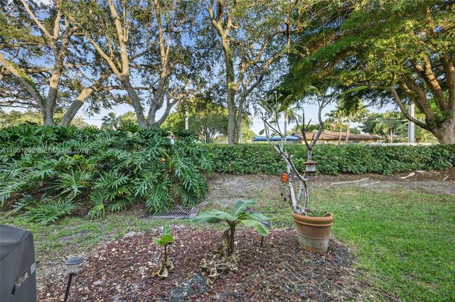 6008 N Golden Beauty Ln, Tamarac, FL 33321