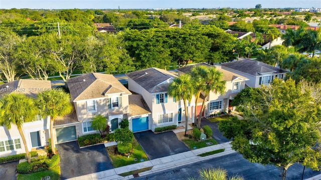 6008 N Golden Beauty Ln, Tamarac, FL 33321