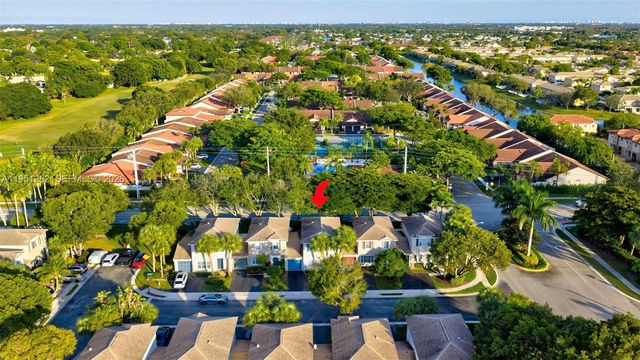 6008 N Golden Beauty Ln, Tamarac, FL 33321