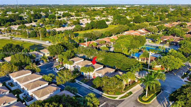 6008 N Golden Beauty Ln, Tamarac, FL 33321